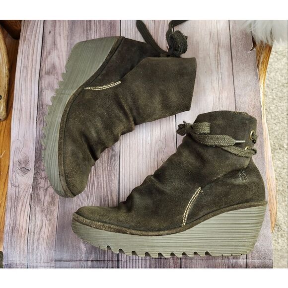 Fly London Yebi‎ Green Suede Ruched Ankle Wedge Boots Sz 40/9 - Picture 1 of 11